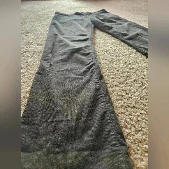 Men's Gap Forest Green Straight Leg Corduroy 5 Pocket Style Pants, Size 32 /34 - Picture 3 of 6